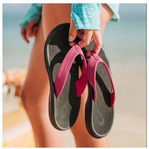 OluKai Women’s Ohana Sandals black Bougainvillea size 8